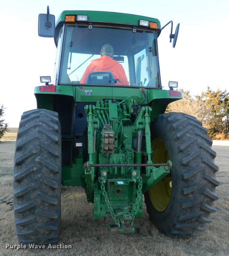 image for item DE4370 2001 John Deere 7610 MFWD tractor