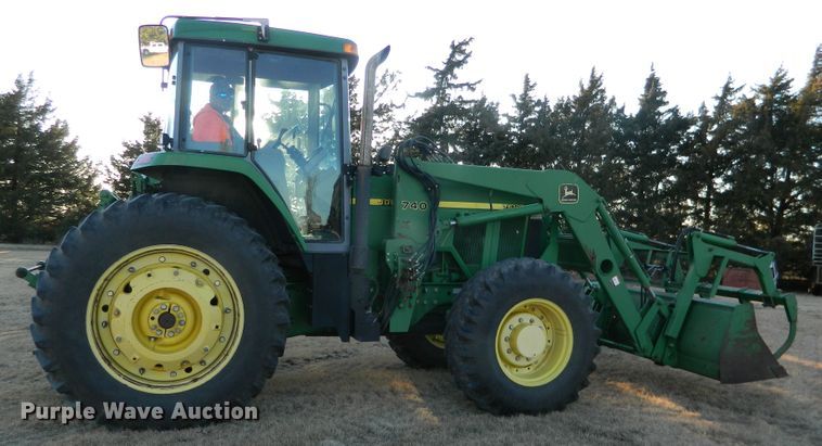 image for item DE4370 2001 John Deere 7610 MFWD tractor
