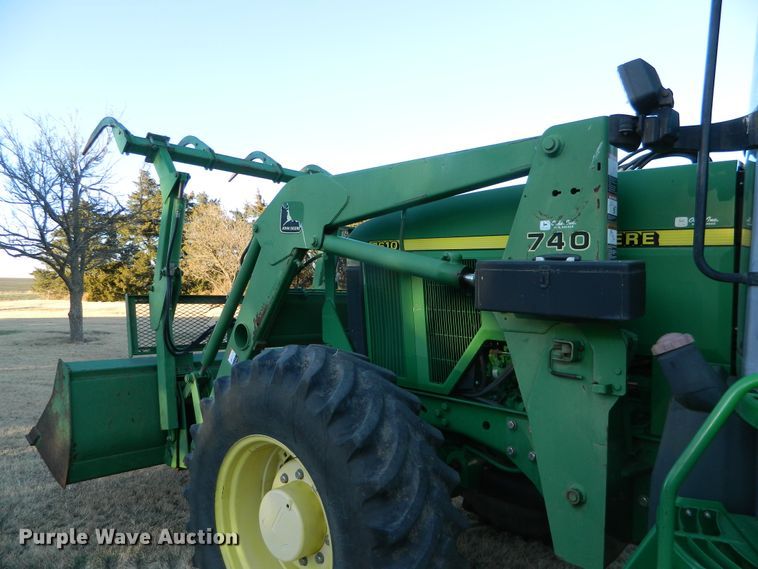 image for item DE4370 2001 John Deere 7610 MFWD tractor