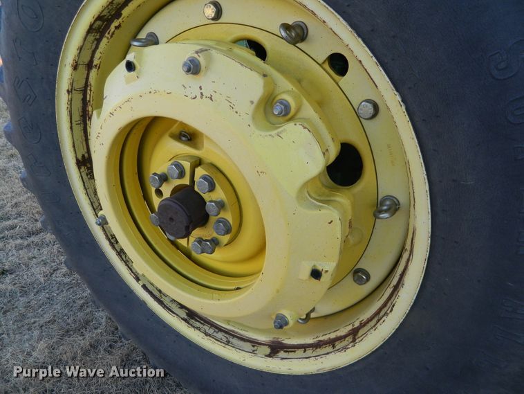 image for item DE4370 2001 John Deere 7610 MFWD tractor