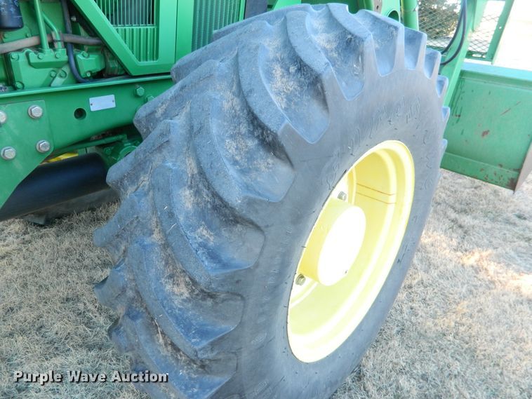 image for item DE4370 2001 John Deere 7610 MFWD tractor