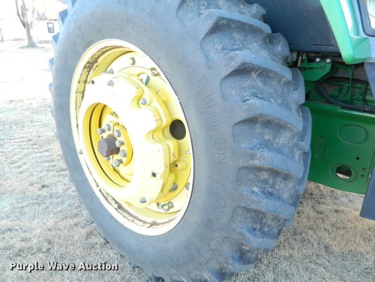 image for item DE4370 2001 John Deere 7610 MFWD tractor