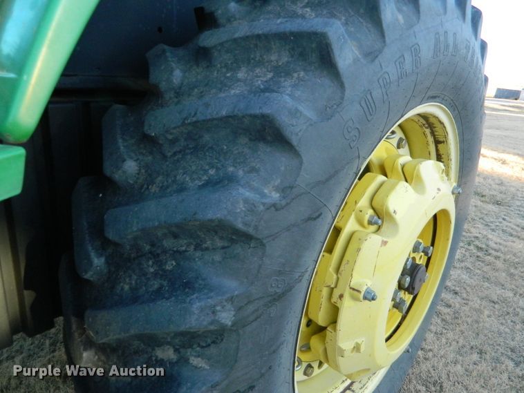 image for item DE4370 2001 John Deere 7610 MFWD tractor