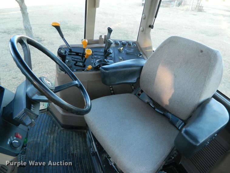 image for item DE4370 2001 John Deere 7610 MFWD tractor