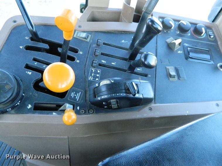 image for item DE4370 2001 John Deere 7610 MFWD tractor