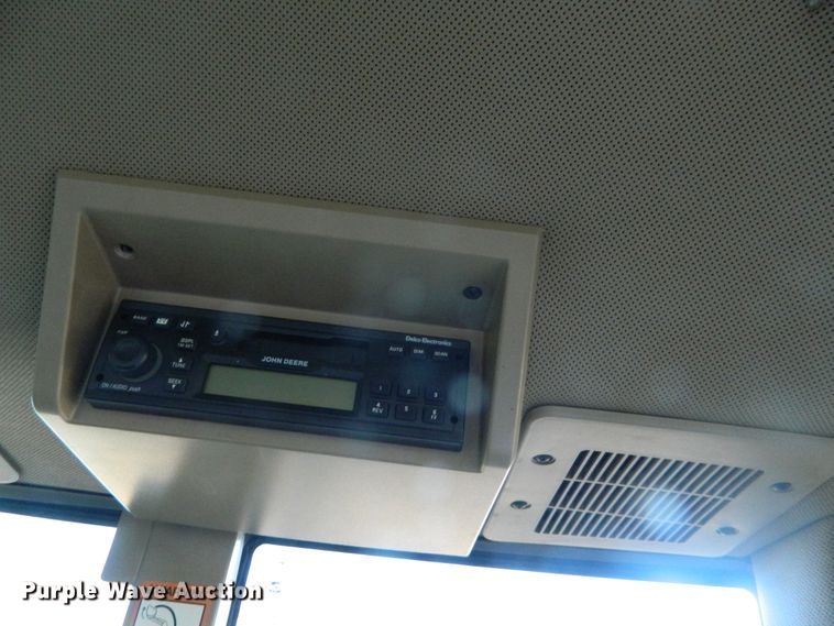 image for item DE4370 2001 John Deere 7610 MFWD tractor