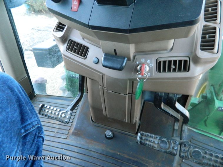 image for item DE4370 2001 John Deere 7610 MFWD tractor