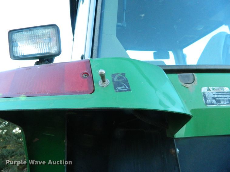 image for item DE4370 2001 John Deere 7610 MFWD tractor