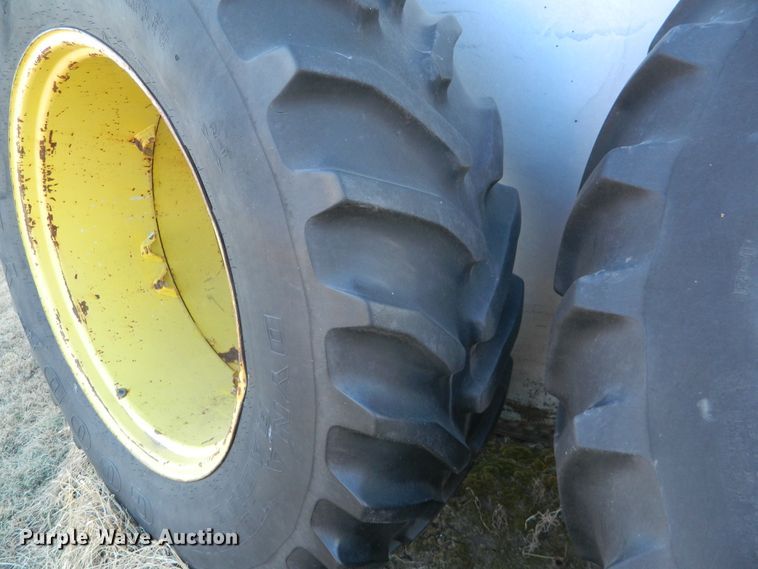 image for item DE4370 2001 John Deere 7610 MFWD tractor