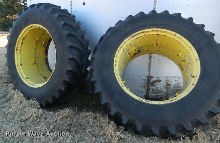 image for item DE4370 2001 John Deere 7610 MFWD tractor