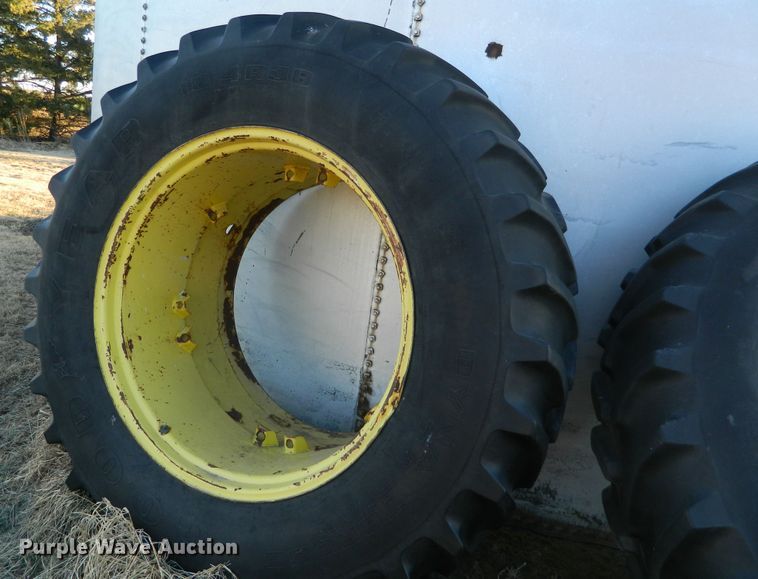 image for item DE4370 2001 John Deere 7610 MFWD tractor