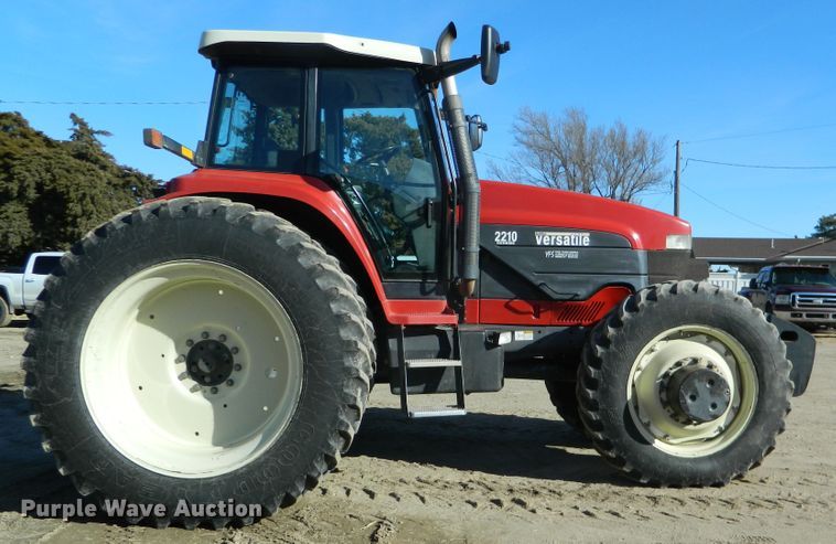 image for item DE4382 2002 Versatile 2210 MFWD tractor