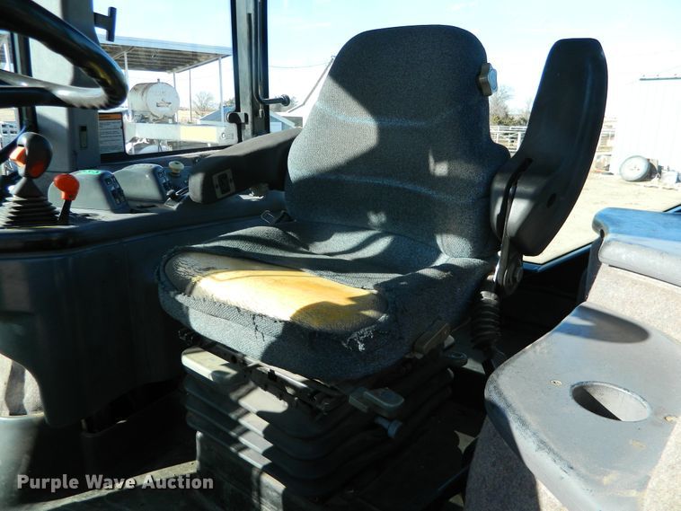 image for item DE4382 2002 Versatile 2210 MFWD tractor