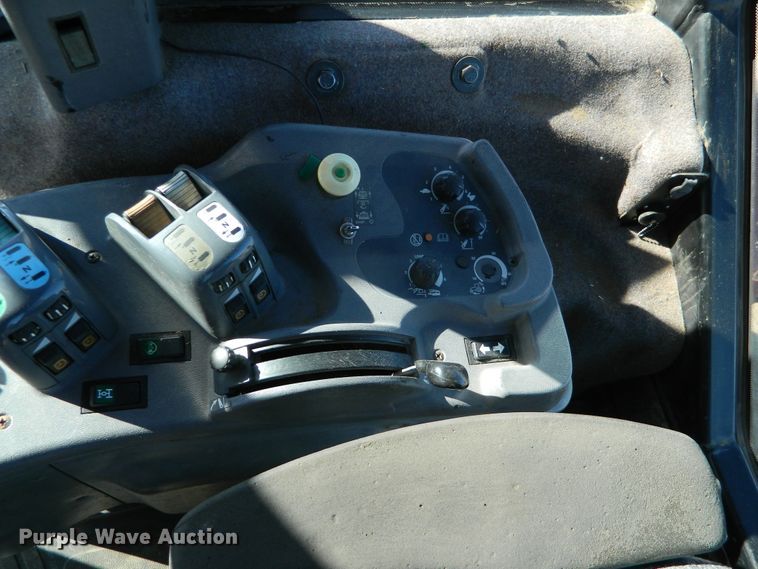 image for item DE4382 2002 Versatile 2210 MFWD tractor