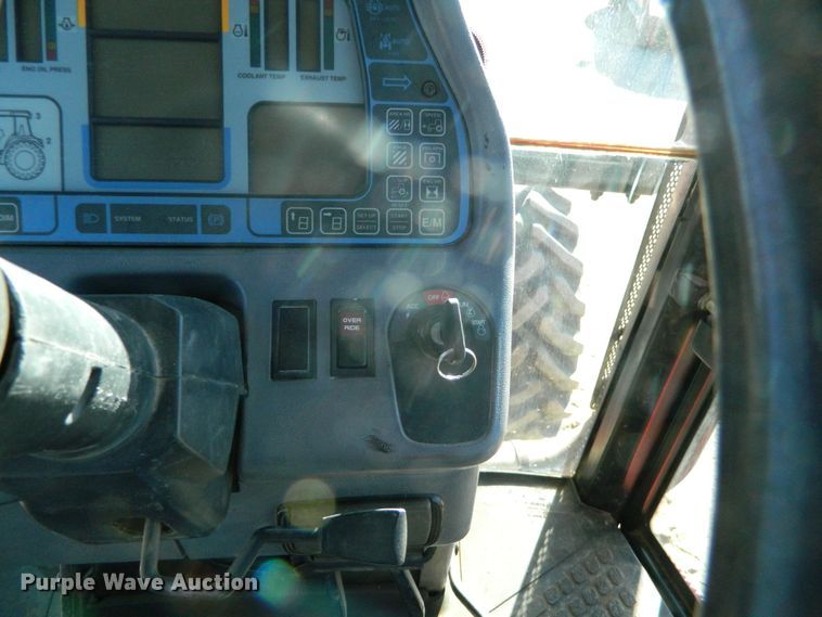 image for item DE4382 2002 Versatile 2210 MFWD tractor