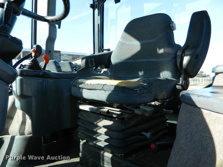 image for item DE4382 2002 Versatile 2210 MFWD tractor