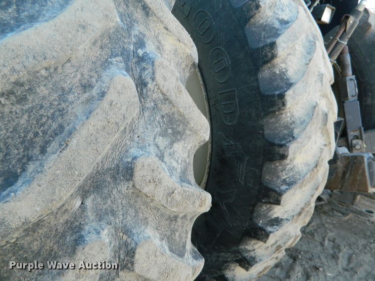 image for item DE4382 2002 Versatile 2210 MFWD tractor