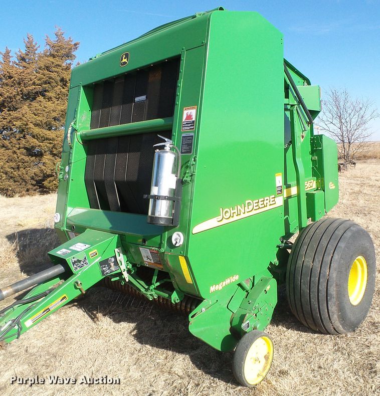 image for item DG0409 2004 John Deere 567 round baler