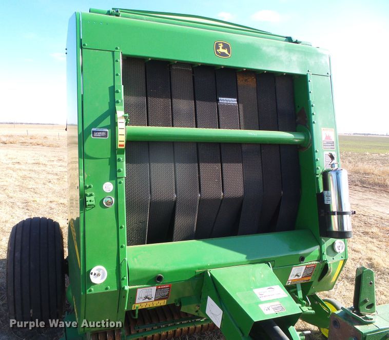image for item DG0409 2004 John Deere 567 round baler