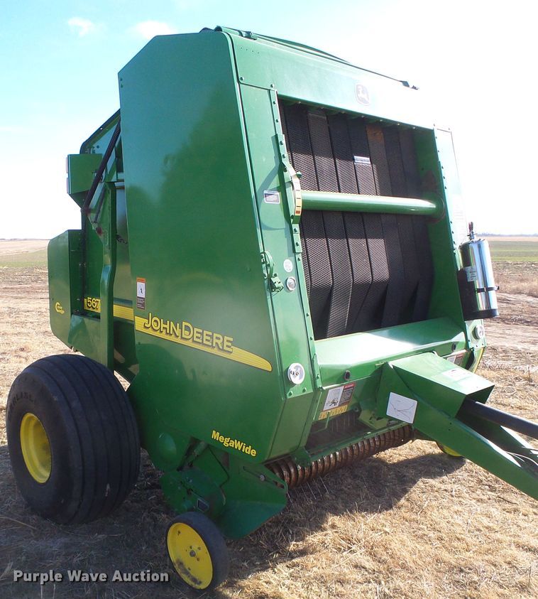 image for item DG0409 2004 John Deere 567 round baler