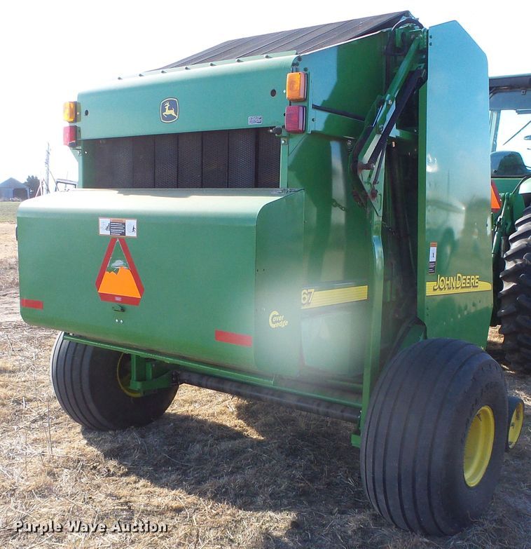 image for item DG0409 2004 John Deere 567 round baler
