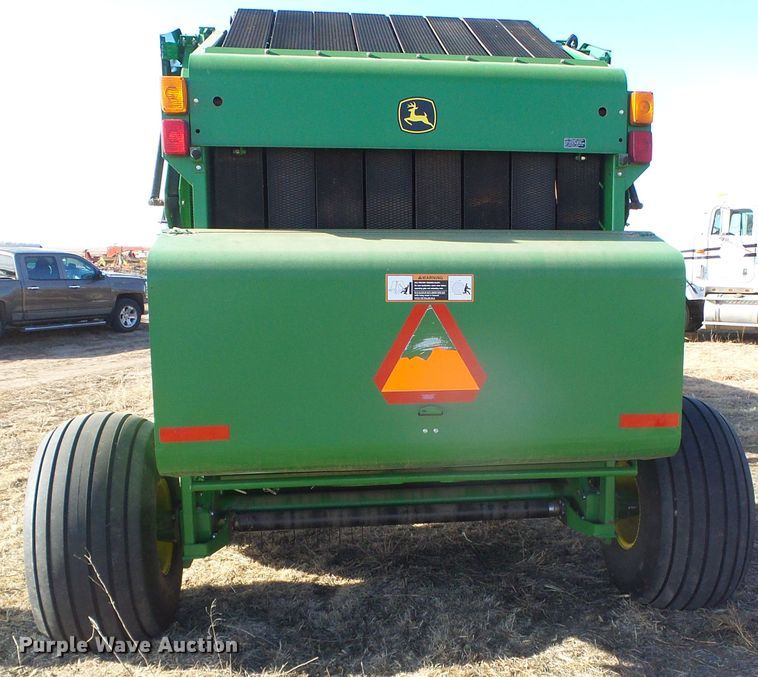 image for item DG0409 2004 John Deere 567 round baler