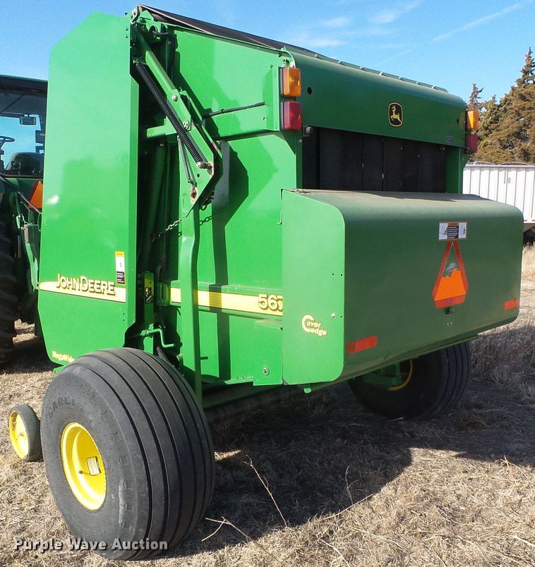 image for item DG0409 2004 John Deere 567 round baler