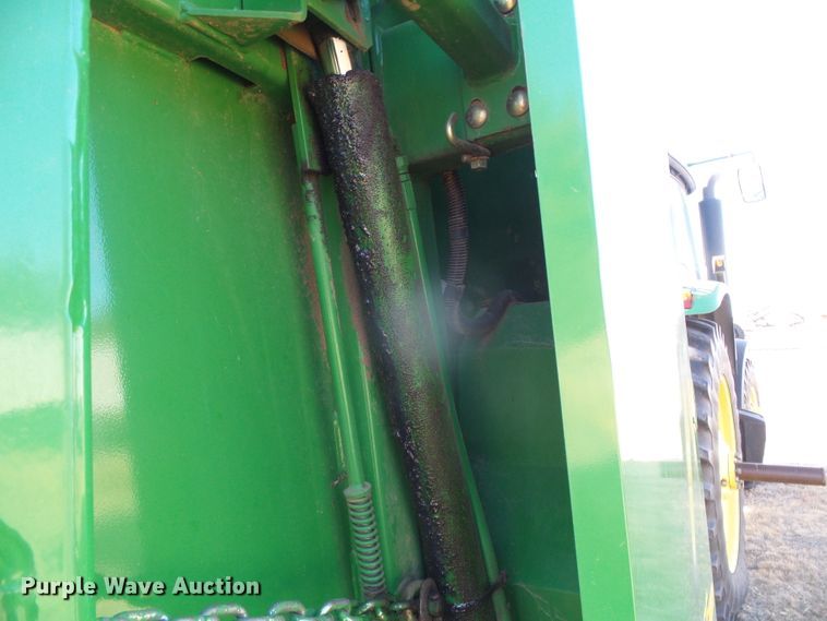 image for item DG0409 2004 John Deere 567 round baler