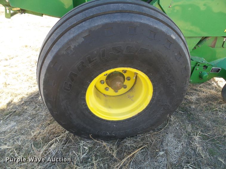 image for item DG0409 2004 John Deere 567 round baler