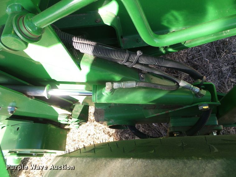 image for item DG0409 2004 John Deere 567 round baler