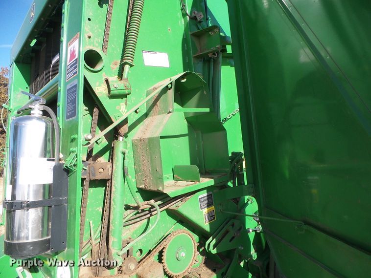 image for item DG0409 2004 John Deere 567 round baler