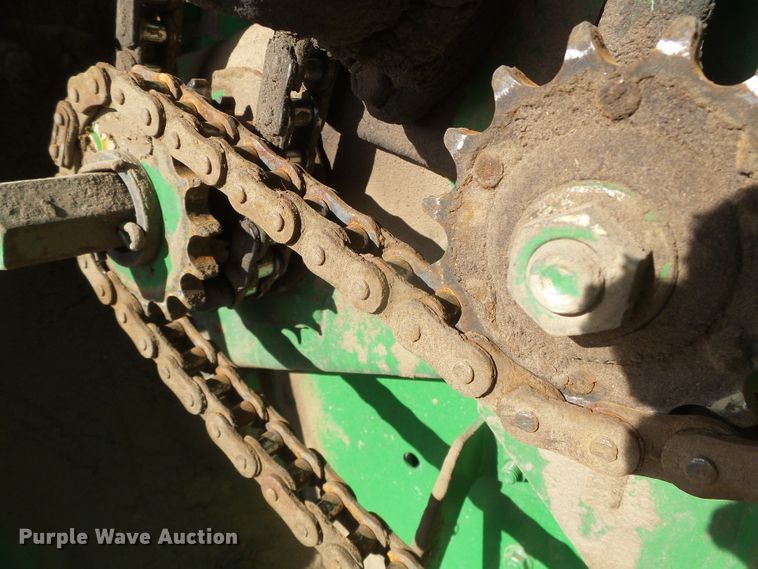 image for item DG0409 2004 John Deere 567 round baler