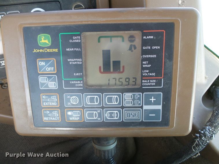 image for item DG0409 2004 John Deere 567 round baler