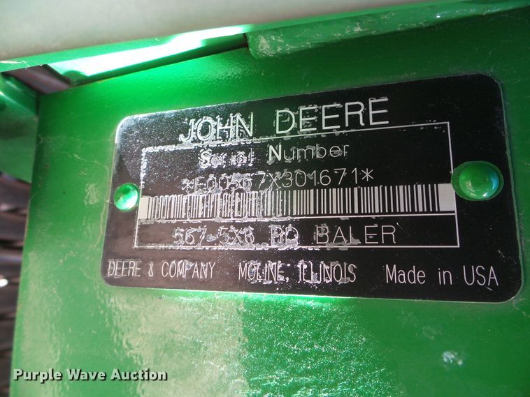 image for item DG0409 2004 John Deere 567 round baler