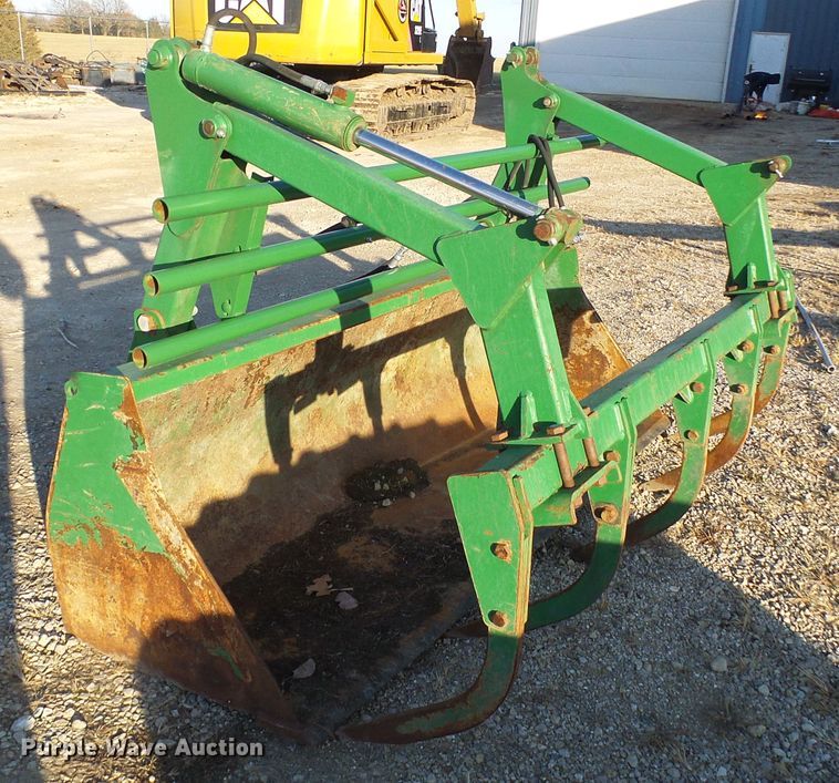 image for item DG5549 John Deere grapple bucket