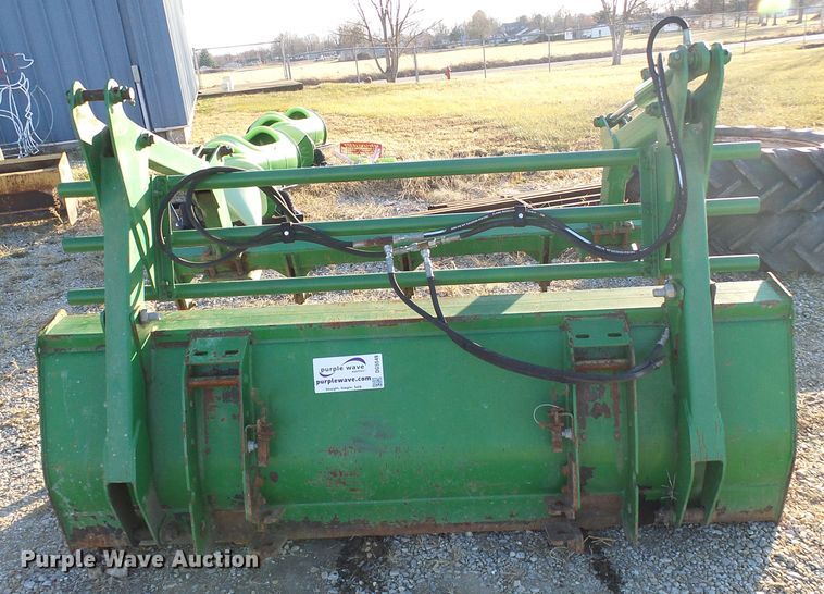 image for item DG5549 John Deere grapple bucket