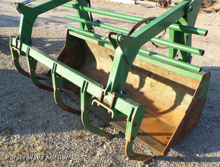 image for item DG5549 John Deere grapple bucket