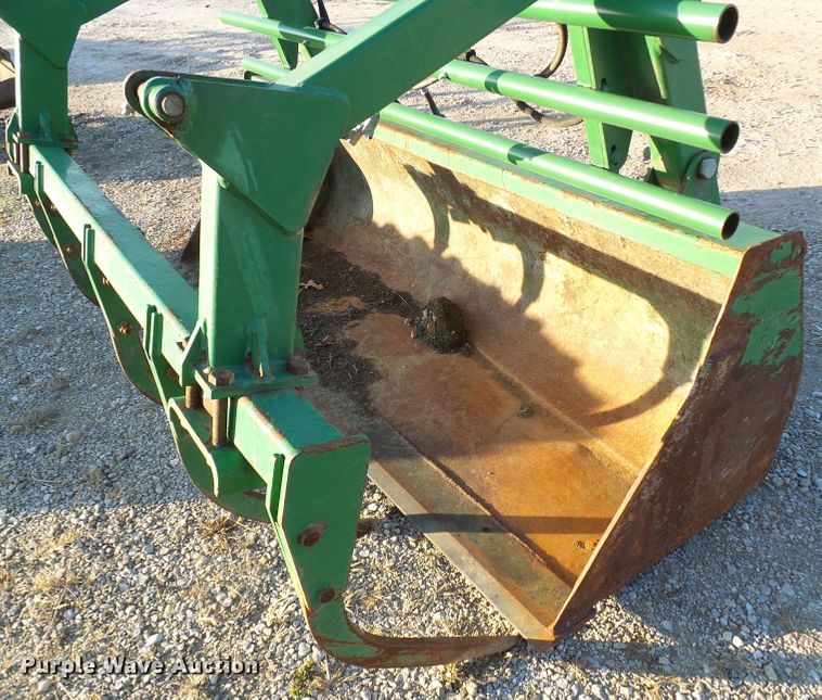 image for item DG5549 John Deere grapple bucket