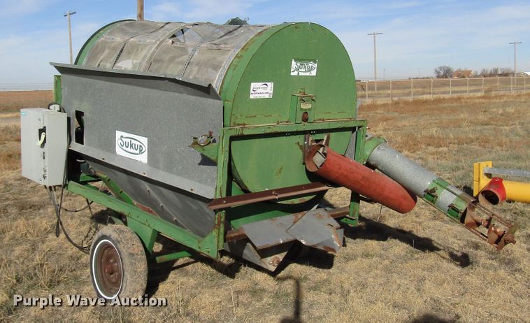 image for item DG6725 Sukup seed cleaner