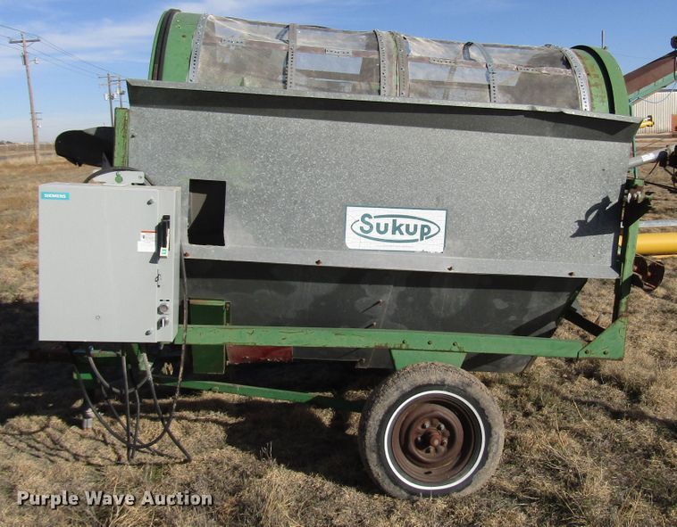 image for item DG6725 Sukup seed cleaner