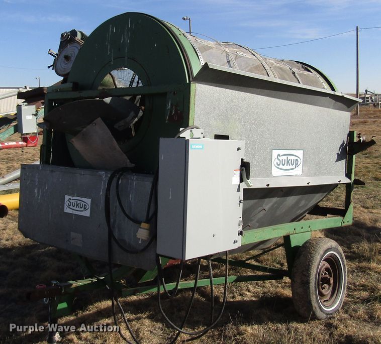 image for item DG6725 Sukup seed cleaner