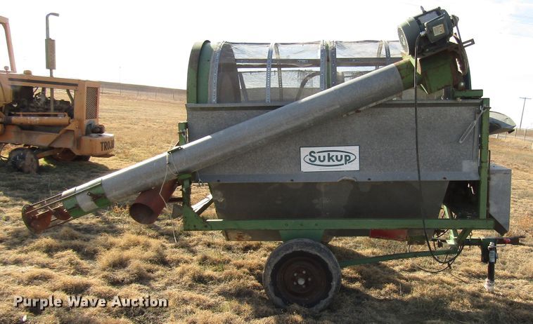 image for item DG6725 Sukup seed cleaner