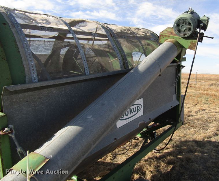 image for item DG6725 Sukup seed cleaner