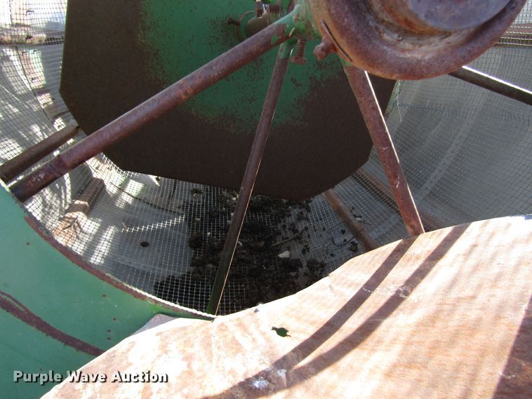 image for item DG6725 Sukup seed cleaner