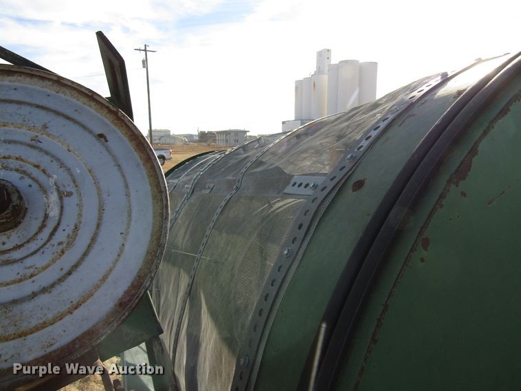 image for item DG6725 Sukup seed cleaner