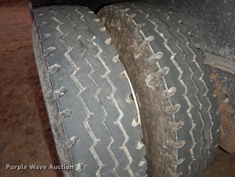 image for item DH2255 2007 Yellow X Trailers SJ9 silage trailer