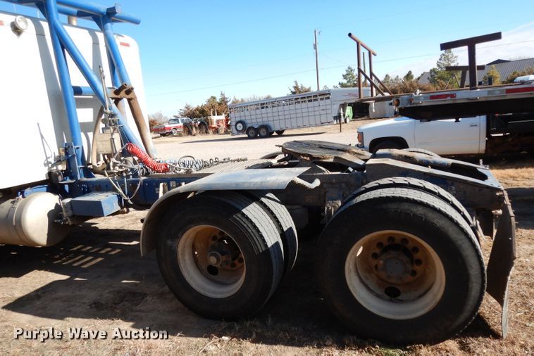 image for item DH2257 2006 Peterbilt 378 semi truck