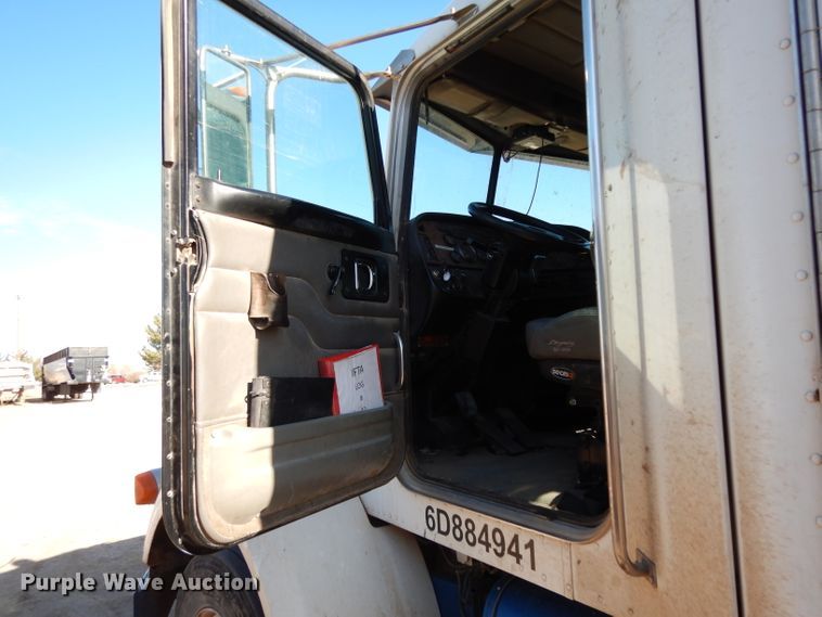 image for item DH2257 2006 Peterbilt 378 semi truck