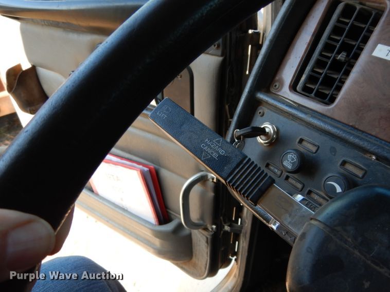 image for item DH2257 2006 Peterbilt 378 semi truck