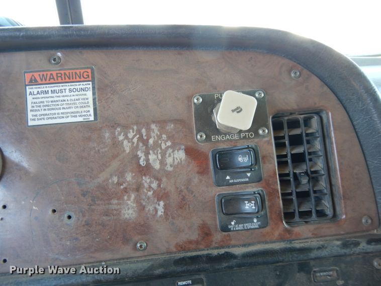 image for item DH2257 2006 Peterbilt 378 semi truck